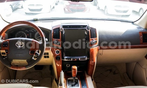 Hividy Toyota Land Cruiser fotsy Car in Import - Dubai in Diana Hividy Toyota Land Cruiser fotsy Car in Import - Dubai in Diana