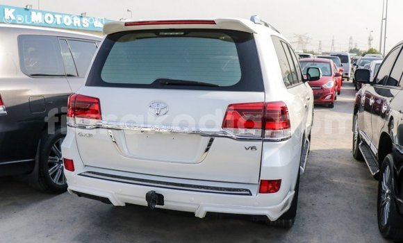 Hividy Toyota Land Cruiser fotsy Car in Import - Dubai in Diana Hividy Toyota Land Cruiser fotsy Car in Import - Dubai in Diana