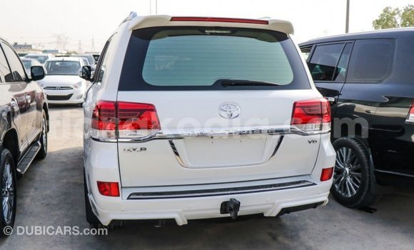 Hividy Toyota Land Cruiser fotsy Car in Import - Dubai in Diana Hividy Toyota Land Cruiser fotsy Car in Import - Dubai in Diana