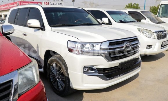 Hividy Toyota Land Cruiser fotsy Car in Import - Dubai in Diana Hividy Toyota Land Cruiser fotsy Car in Import - Dubai in Diana