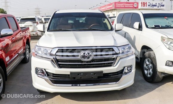 Hividy Toyota Land Cruiser fotsy Car in Import - Dubai in Diana Hividy Toyota Land Cruiser fotsy Car in Import - Dubai in Diana