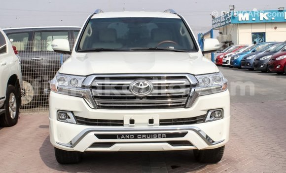 Hividy Toyota Land Cruiser fotsy Car in Import - Dubai in Diana Hividy Toyota Land Cruiser fotsy Car in Import - Dubai in Diana