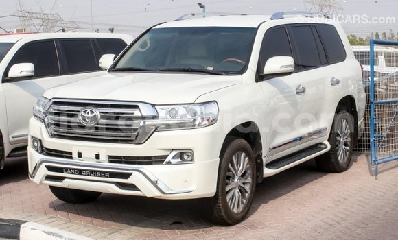 Hividy Toyota Land Cruiser fotsy Car in Import - Dubai in Diana Hividy Toyota Land Cruiser fotsy Car in Import - Dubai in Diana