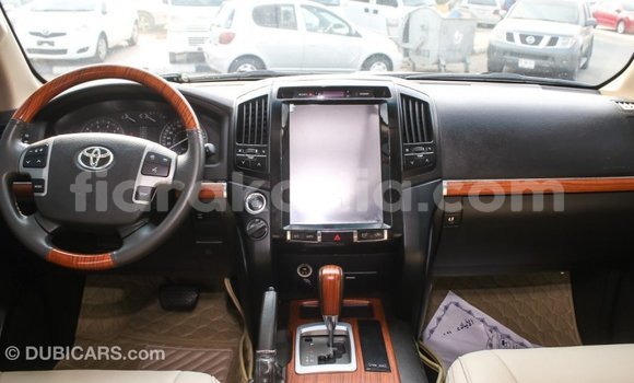 Hividy Toyota Land Cruiser fotsy Car in Import - Dubai in Diana Hividy Toyota Land Cruiser fotsy Car in Import - Dubai in Diana