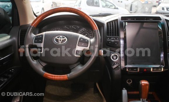 Hividy Toyota Land Cruiser fotsy Car in Import - Dubai in Diana Hividy Toyota Land Cruiser fotsy Car in Import - Dubai in Diana