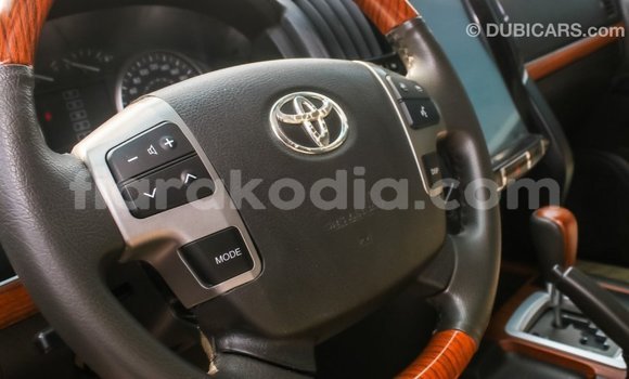 Hividy Toyota Land Cruiser fotsy Car in Import - Dubai in Diana Hividy Toyota Land Cruiser fotsy Car in Import - Dubai in Diana
