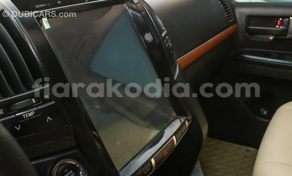Hividy Toyota Land Cruiser fotsy Car in Import - Dubai in Diana Hividy Toyota Land Cruiser fotsy Car in Import - Dubai in Diana