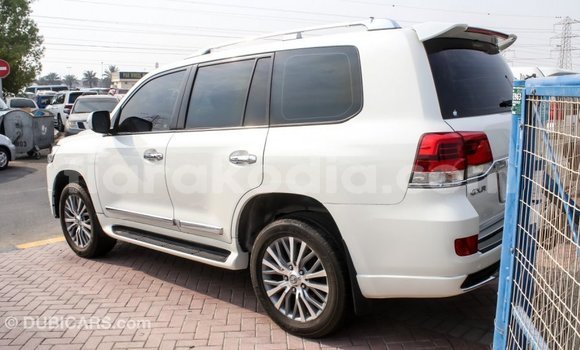 Hividy Toyota Land Cruiser fotsy Car in Import - Dubai in Diana Hividy Toyota Land Cruiser fotsy Car in Import - Dubai in Diana