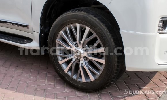 Hividy Toyota Land Cruiser fotsy Car in Import - Dubai in Diana Hividy Toyota Land Cruiser fotsy Car in Import - Dubai in Diana