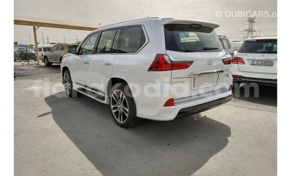 Acheter Import Voiture Lexus LX Blanc à Import - Dubai, Diana Acheter Import Voiture Lexus LX Blanc à Import - Dubai, Diana