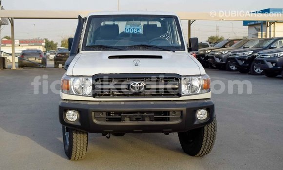 Acheter Import Voiture Toyota Land Cruiser Blanc à Import - Dubai, Diana Acheter Import Voiture Toyota Land Cruiser Blanc à Import - Dubai, Diana