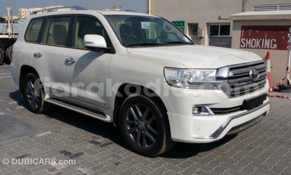 Acheter Import Voiture Toyota Land Cruiser Blanc à Import - Dubai, Diana Acheter Import Voiture Toyota Land Cruiser Blanc à Import - Dubai, Diana