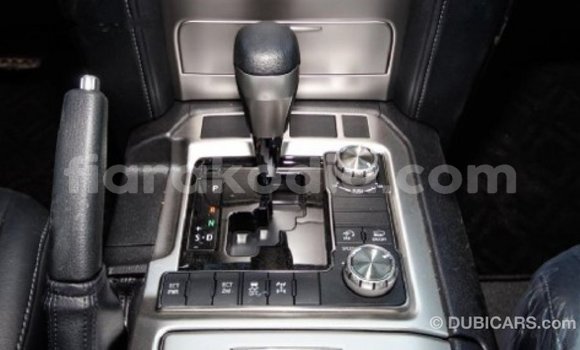Acheter Import Voiture Toyota Land Cruiser Blanc à Import - Dubai, Diana Acheter Import Voiture Toyota Land Cruiser Blanc à Import - Dubai, Diana