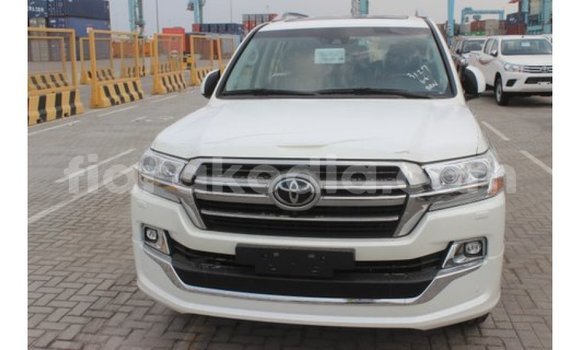 Hividy Toyota Land Cruiser fotsy Car in Import - Dubai in Diana Hividy Toyota Land Cruiser fotsy Car in Import - Dubai in Diana