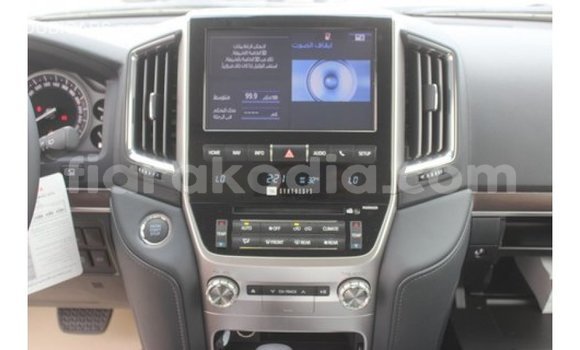 Hividy Toyota Land Cruiser fotsy Car in Import - Dubai in Diana Hividy Toyota Land Cruiser fotsy Car in Import - Dubai in Diana