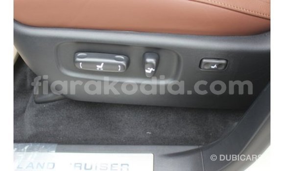 Hividy Toyota Land Cruiser fotsy Car in Import - Dubai in Diana Hividy Toyota Land Cruiser fotsy Car in Import - Dubai in Diana