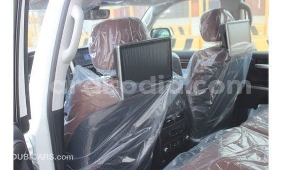Hividy Toyota Land Cruiser fotsy Car in Import - Dubai in Diana Hividy Toyota Land Cruiser fotsy Car in Import - Dubai in Diana