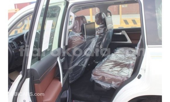 Hividy Toyota Land Cruiser fotsy Car in Import - Dubai in Diana Hividy Toyota Land Cruiser fotsy Car in Import - Dubai in Diana