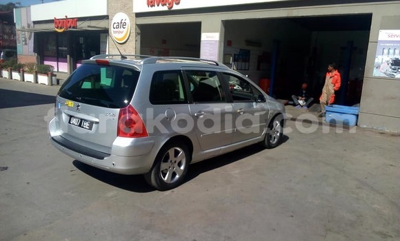 Acheter Occasion Voiture Peugeot 307 Gris à Antananarivo, Analamanga Acheter Occasion Voiture Peugeot 307 Gris à Antananarivo, Analamanga