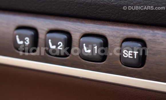 Acheter Import Voiture Toyota Land Cruiser Blanc à Import - Dubai, Diana Acheter Import Voiture Toyota Land Cruiser Blanc à Import - Dubai, Diana