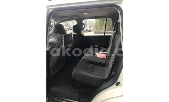 Hividy Toyota Land Cruiser fotsy Car in Import - Dubai in Diana Hividy Toyota Land Cruiser fotsy Car in Import - Dubai in Diana