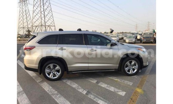 Hividy Toyota Highlander beige Car in Import - Dubai in Diana Hividy Toyota Highlander beige Car in Import - Dubai in Diana