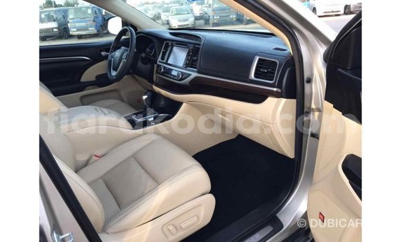 Hividy Toyota Highlander beige Car in Import - Dubai in Diana Hividy Toyota Highlander beige Car in Import - Dubai in Diana
