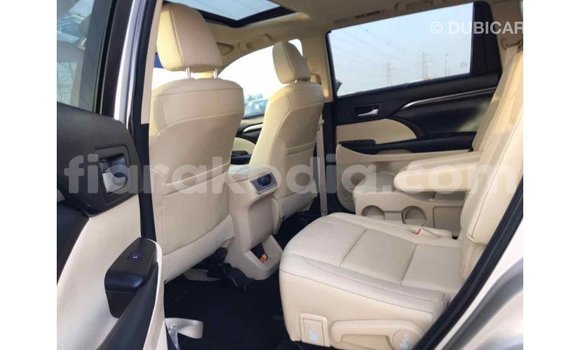 Hividy Toyota Highlander beige Car in Import - Dubai in Diana Hividy Toyota Highlander beige Car in Import - Dubai in Diana