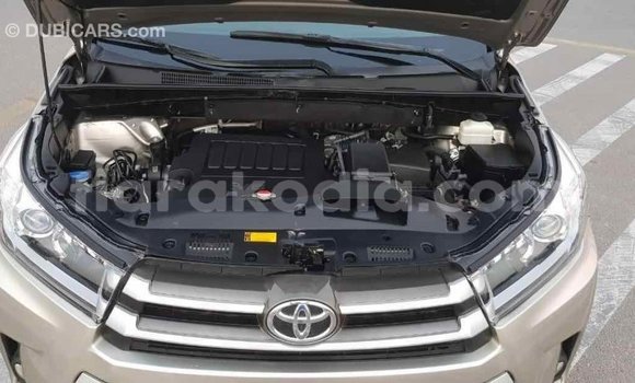 Hividy Toyota Highlander beige Car in Import - Dubai in Diana Hividy Toyota Highlander beige Car in Import - Dubai in Diana