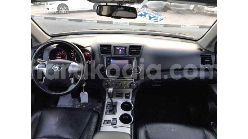 Big with watermark toyota highlander diana import dubai 4036