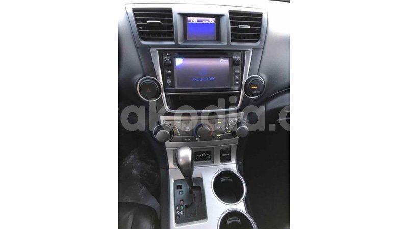 Big with watermark toyota highlander diana import dubai 4036