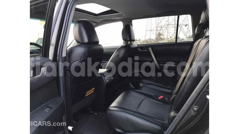 Big with watermark toyota highlander diana import dubai 4036