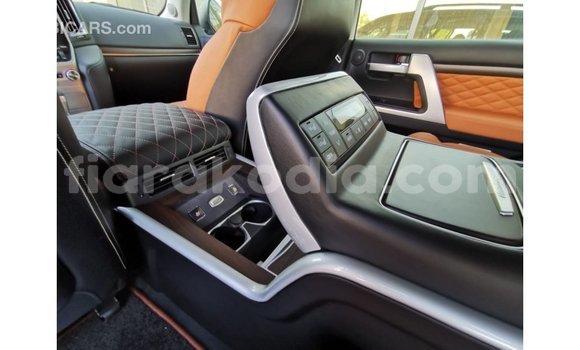 Acheter Import Voiture Toyota Land Cruiser Noir à Import - Dubai, Diana Acheter Import Voiture Toyota Land Cruiser Noir à Import - Dubai, Diana