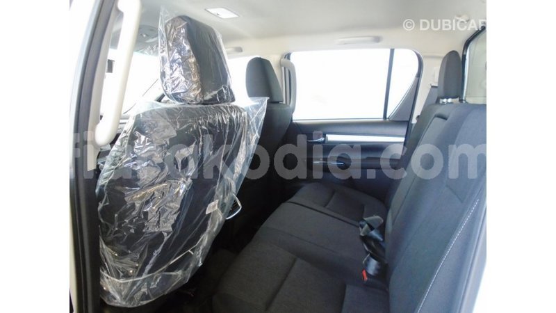 Big with watermark toyota hilux diana import dubai 4044