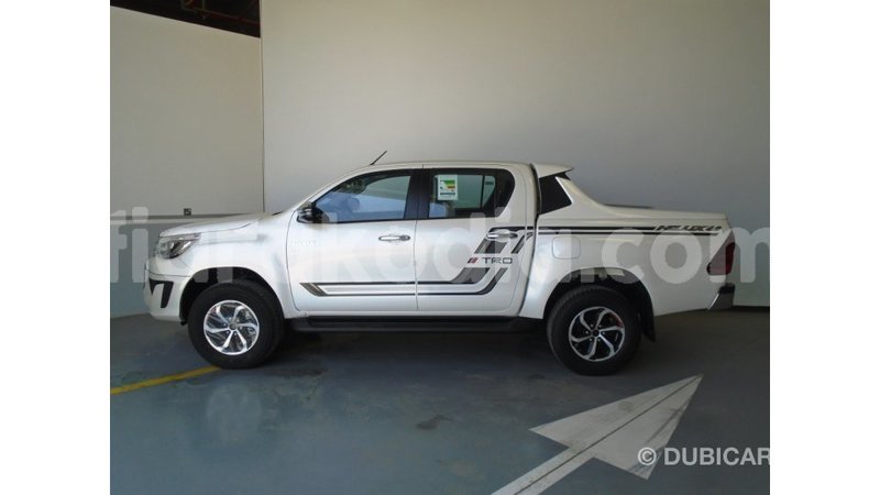 Big with watermark toyota hilux diana import dubai 4044