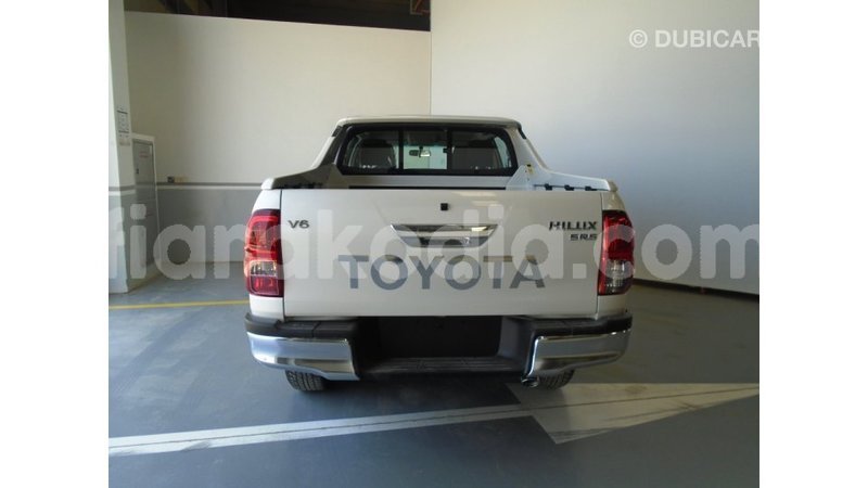 Big with watermark toyota hilux diana import dubai 4044