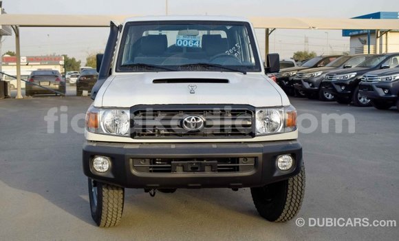 Acheter Import Voiture Toyota Land Cruiser Beige à Import - Dubai, Diana Acheter Import Voiture Toyota Land Cruiser Beige à Import - Dubai, Diana