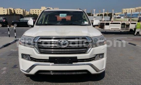 Acheter Import Voiture Toyota Land Cruiser Blanc à Import - Dubai, Diana Acheter Import Voiture Toyota Land Cruiser Blanc à Import - Dubai, Diana