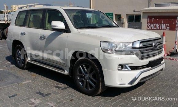 Acheter Import Voiture Toyota Land Cruiser Blanc à Import - Dubai, Diana Acheter Import Voiture Toyota Land Cruiser Blanc à Import - Dubai, Diana