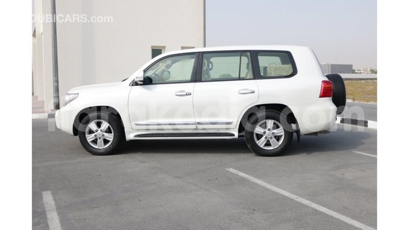 Big with watermark toyota land cruiser diana import dubai 4059