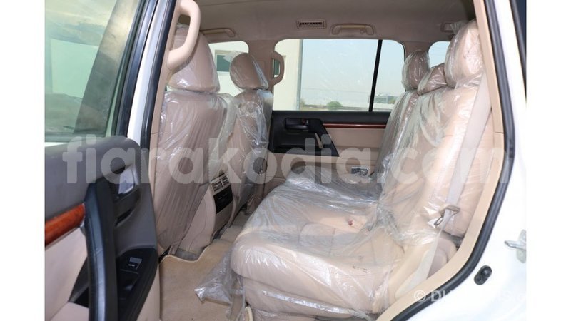 Big with watermark toyota land cruiser diana import dubai 4059