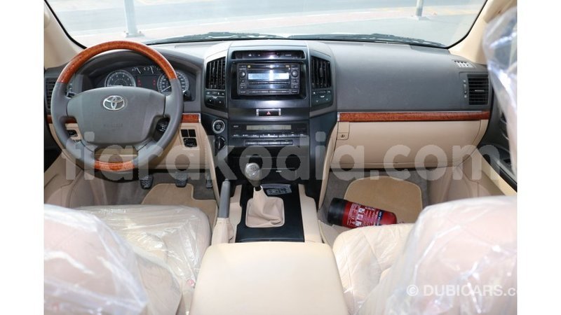 Big with watermark toyota land cruiser diana import dubai 4059