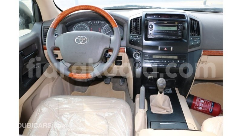 Big with watermark toyota land cruiser diana import dubai 4059