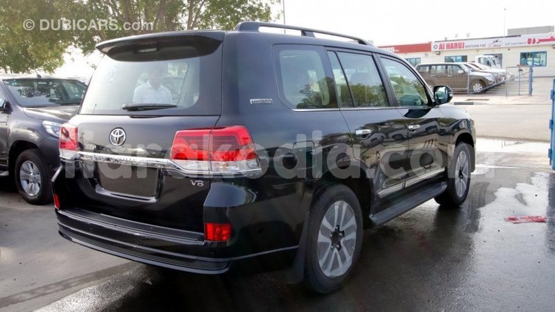 Big with watermark toyota land cruiser diana import dubai 4068