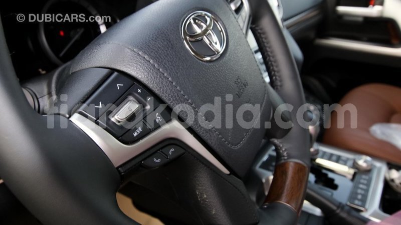 Big with watermark toyota land cruiser diana import dubai 4068