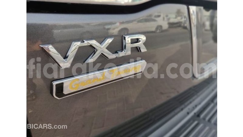 Big with watermark toyota land cruiser diana import dubai 4070