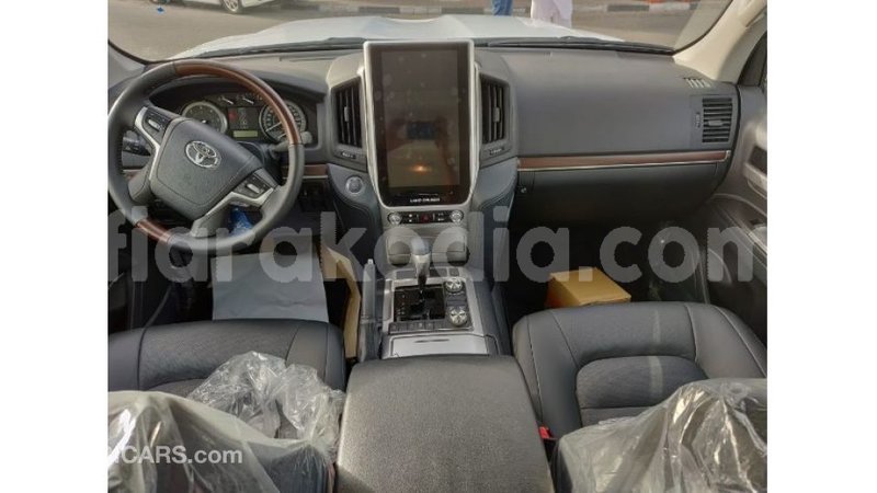 Big with watermark toyota land cruiser diana import dubai 4070