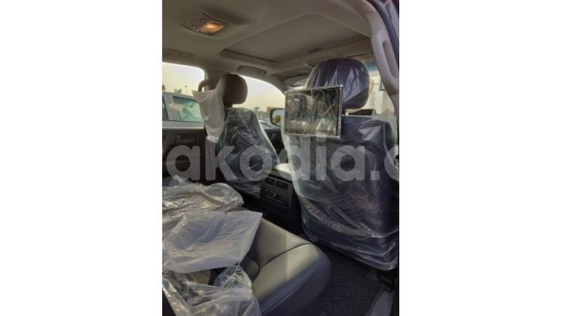 Big with watermark toyota land cruiser diana import dubai 4070