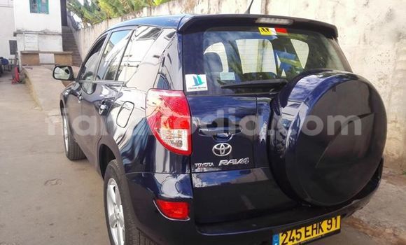 Acheter Occasion Voiture Toyota RAV4 Bleu à Antananarivo, Analamanga Acheter Occasion Voiture Toyota RAV4 Bleu à Antananarivo, Analamanga