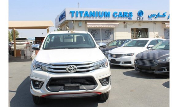 Hividy Toyota Hilux fotsy Car in Import - Dubai in Diana Hividy Toyota Hilux fotsy Car in Import - Dubai in Diana